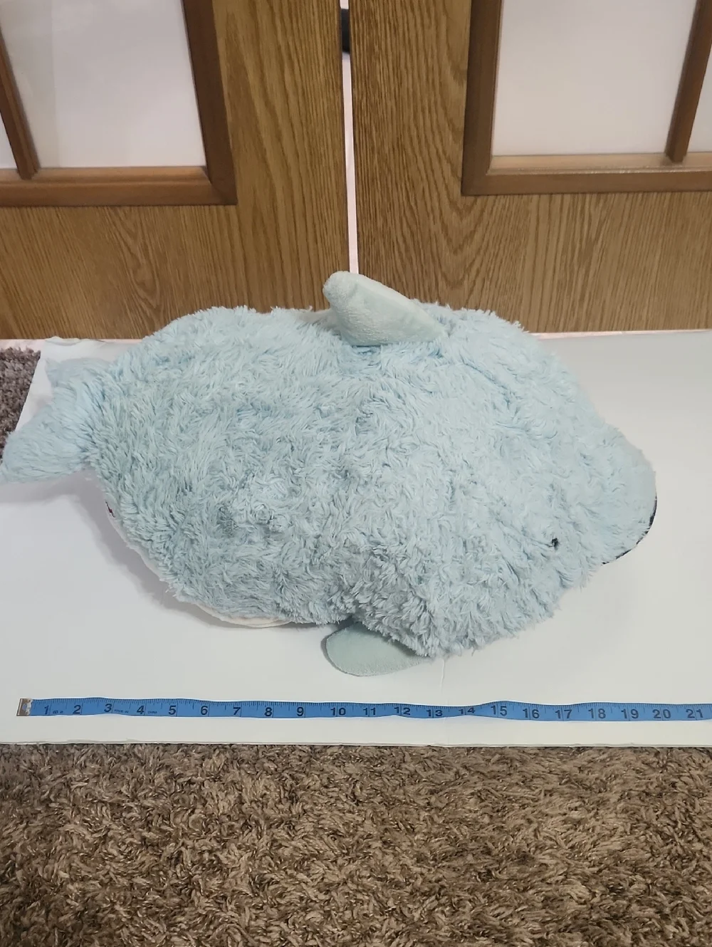 Pillow Pet 2010 Blue Dolphin Squeaks. Full Size Pillow Pet